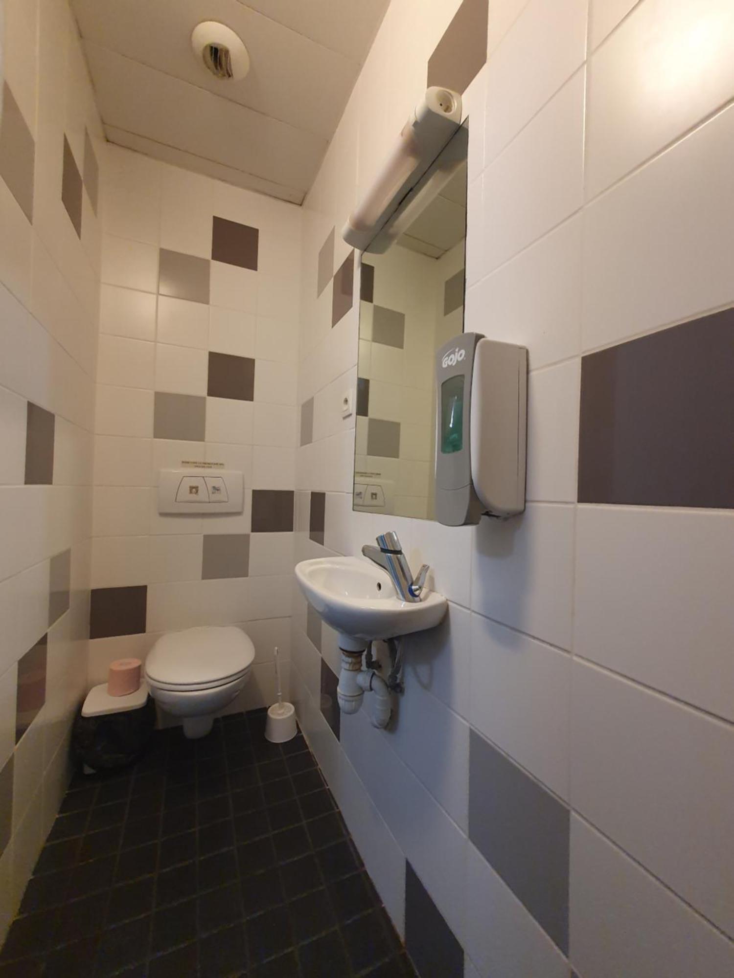 Auberge De Jeunesse Hi Nice Les Camelias Bilik gambar